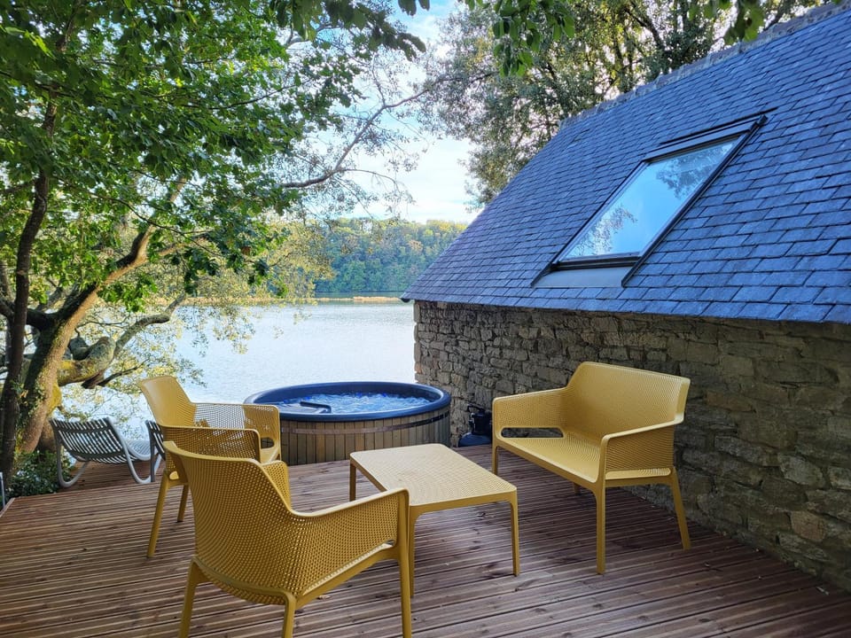 Camping de l'Orangerie de Lanniron Campground/ 
RV Resort in Quimper