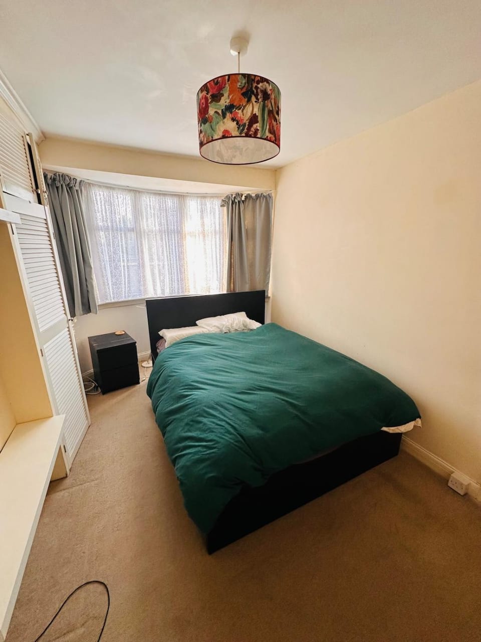 Whole House 5 min walk to Alliance Twickenham House in Isleworth