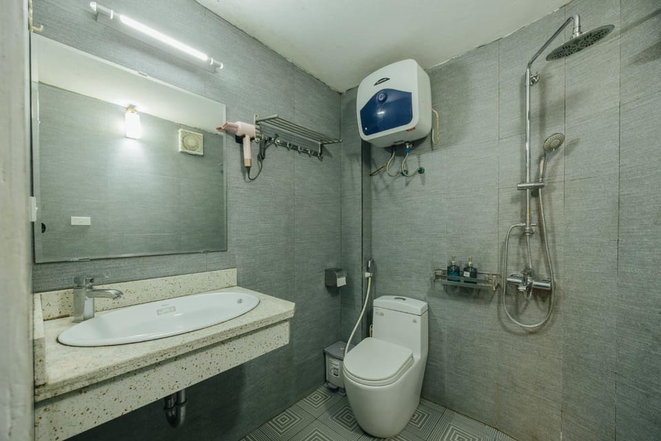 Shower, Toilet, Bathroom, towels
