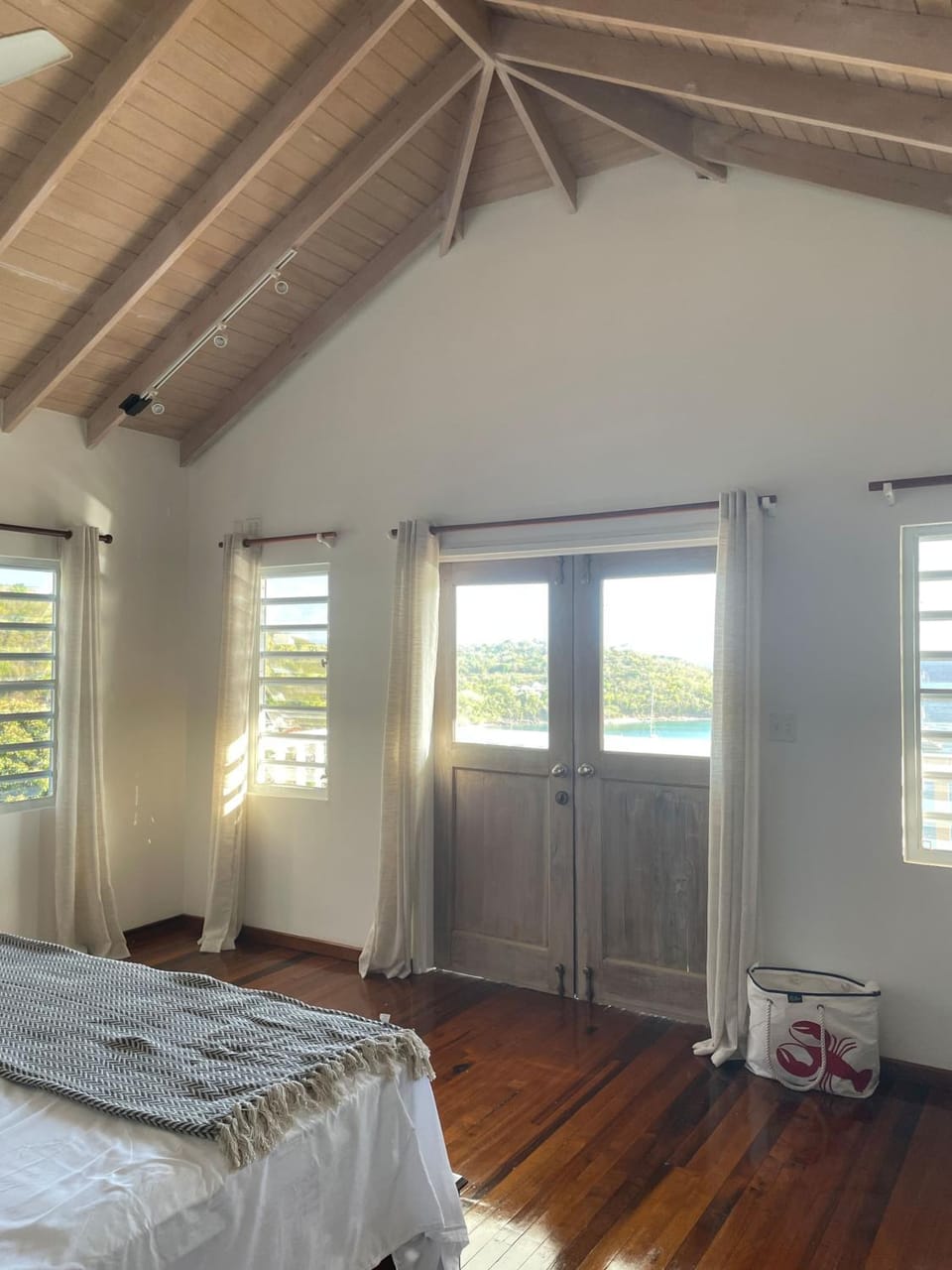 Three minutes walk to one of the finest beaches Private Villa Vacation rental in Antigua and Barbuda
