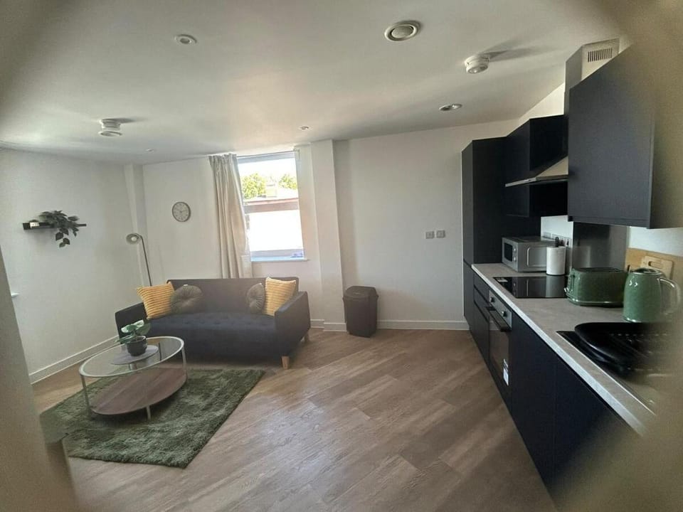 2BR Flat in Andover | Near Local Amenities Apartment in Andover