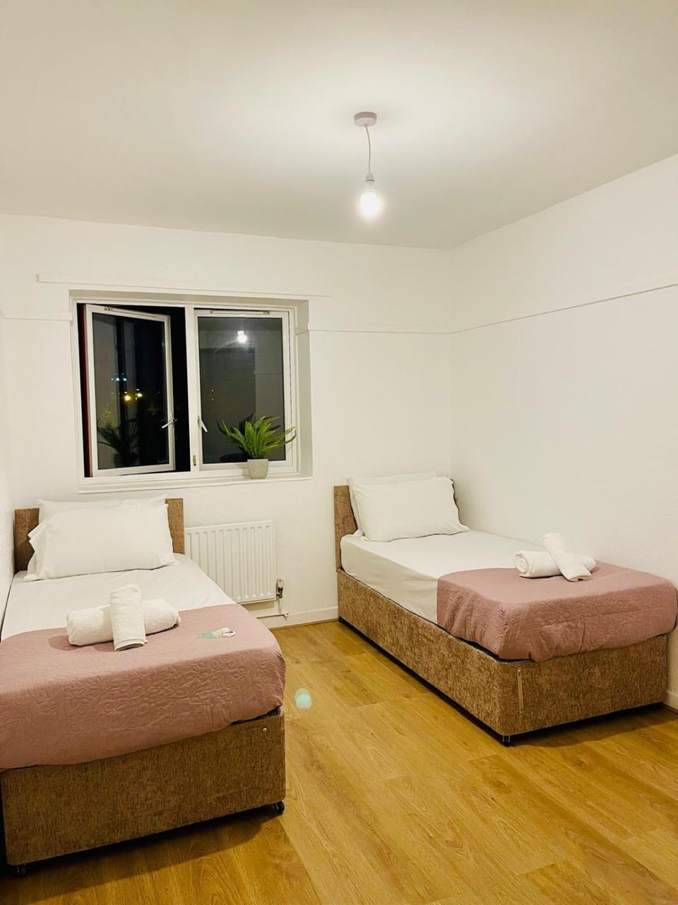 CanaryWharf Mile End FreeParking With Balcony Apartment in London
