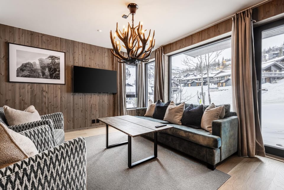 Communal lounge/ TV room, Winter, TV and multimedia, Living room, Seating area