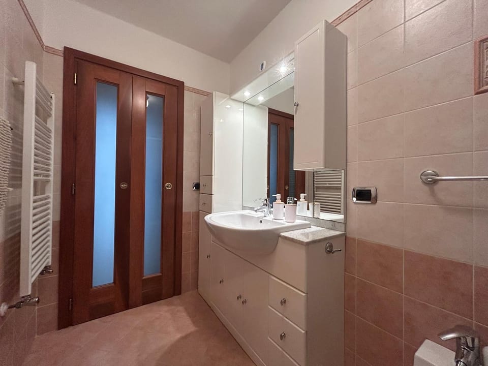 Shower, Bathroom, towels