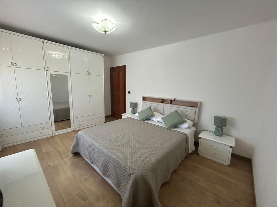 Bed, Photo of the whole room, Bedroom, wardrobe