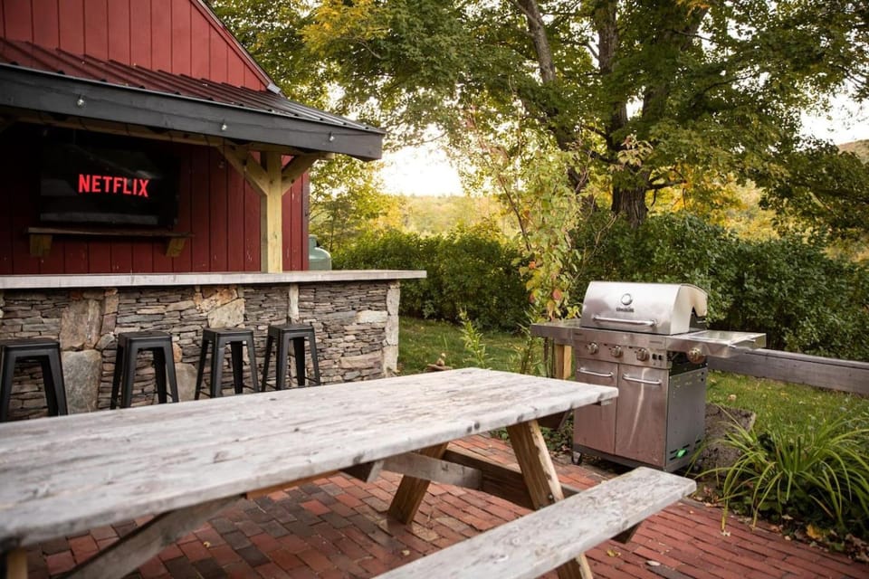 Farmhouse Escape w/Hot Tub, EV Charger, Ski Bar House in Rumford