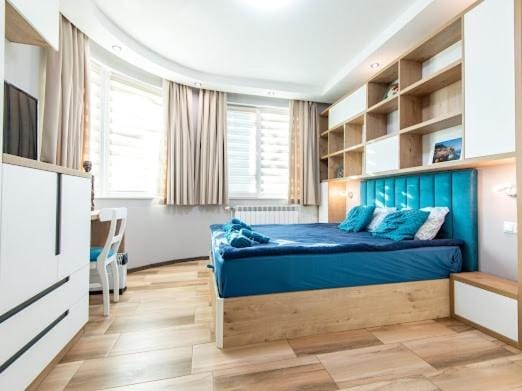 Bed, TV and multimedia, Photo of the whole room, Bedroom, wardrobe