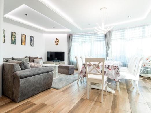 Communal lounge/ TV room, TV and multimedia, Living room, Seating area, Evening entertainment