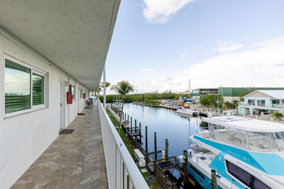 Harbor Canal Comfy Condo House in Marathon