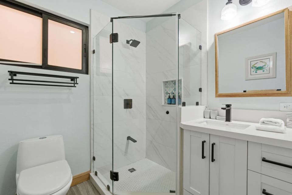 Shower, Toilet, Bathroom, towels