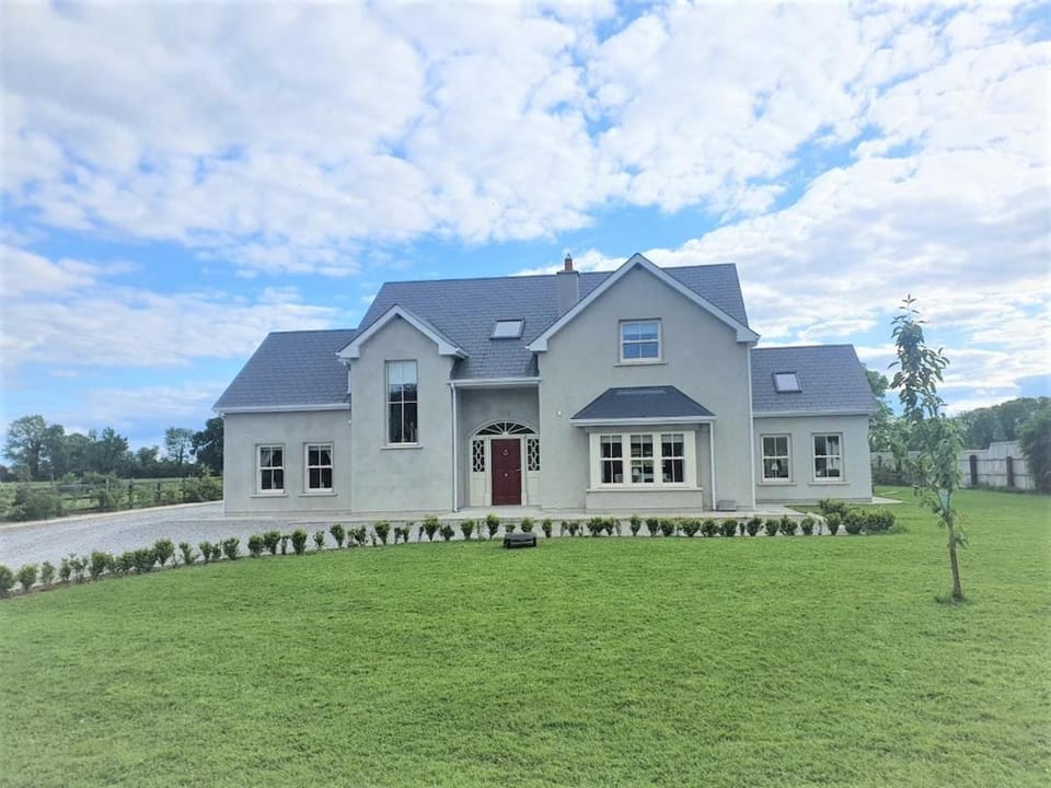 Country House in Portarlington Country House in Ireland