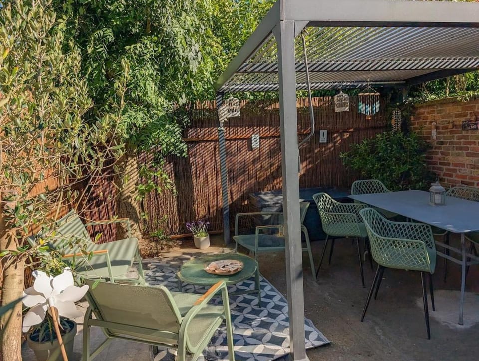 Patio, Dining area