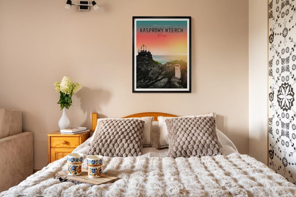 Bed, Photo of the whole room, Decorative detail, Bedroom