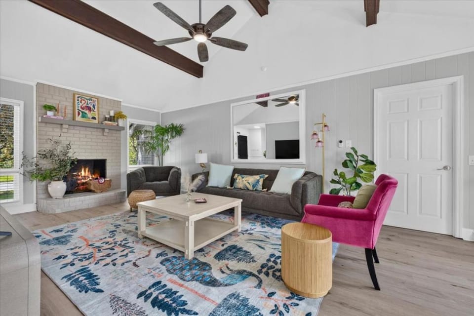 3 BR - Game Room - Firepit - BBQ - Backyard House in Summerville