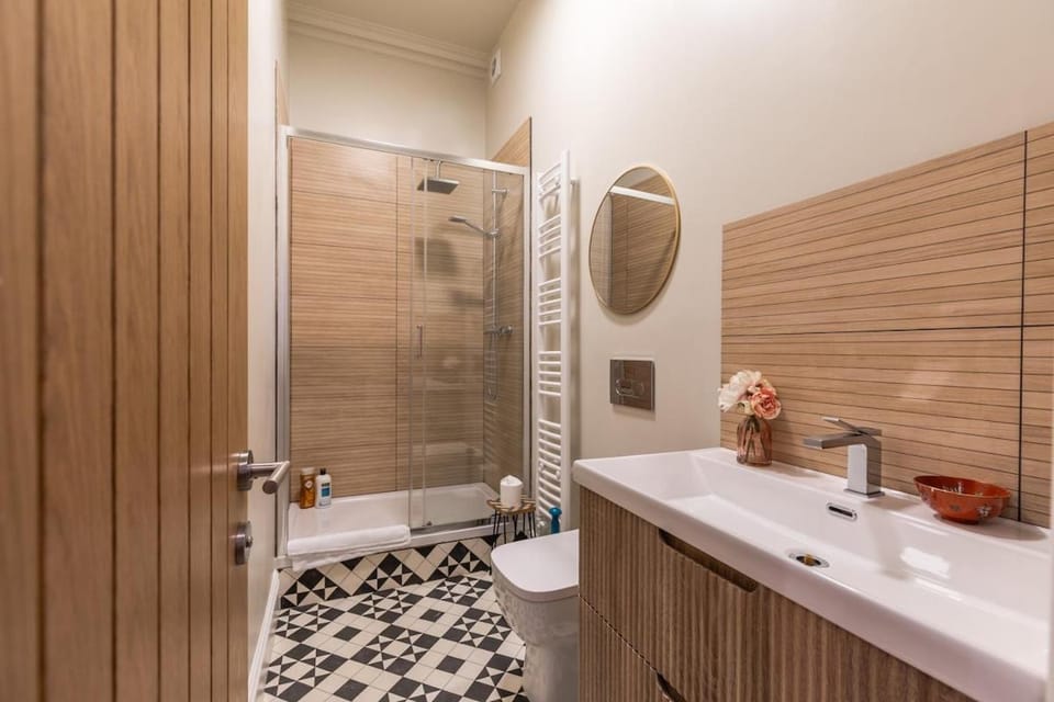 23 - Central Studio with Parking on Bathwick Street Apartment in Bath