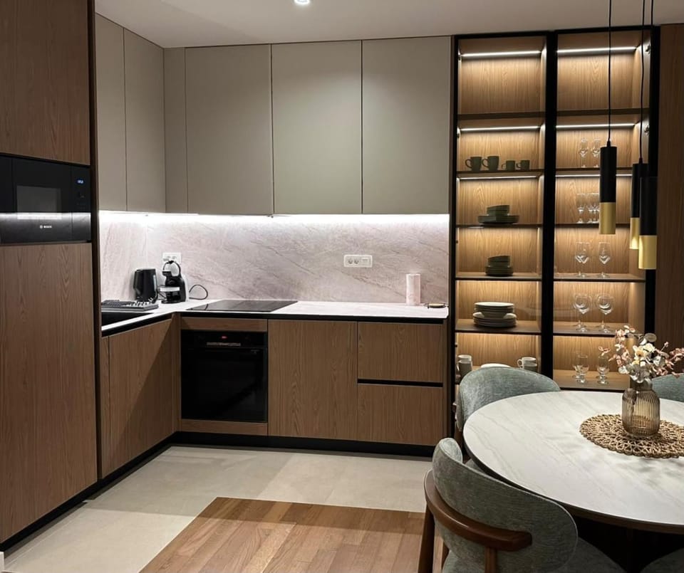 Coffee/tea facilities, Kitchen or kitchenette, Dining area, dishwasher, microwave, oven, stove