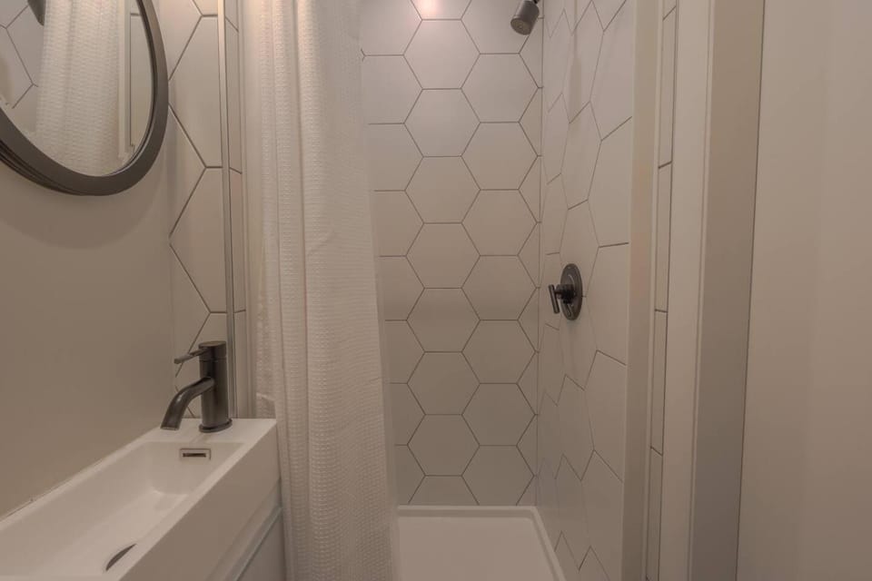 Spacious, Light-Filled Studio in the South End Apartment in Back Bay