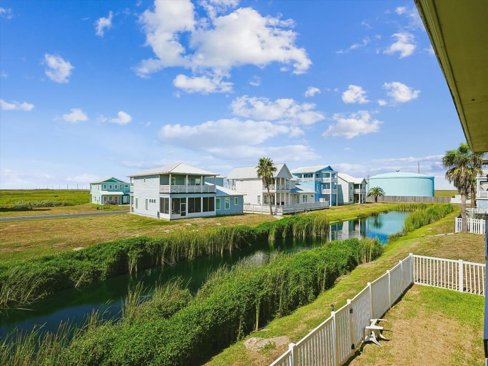 Property building, Natural landscape, Garden