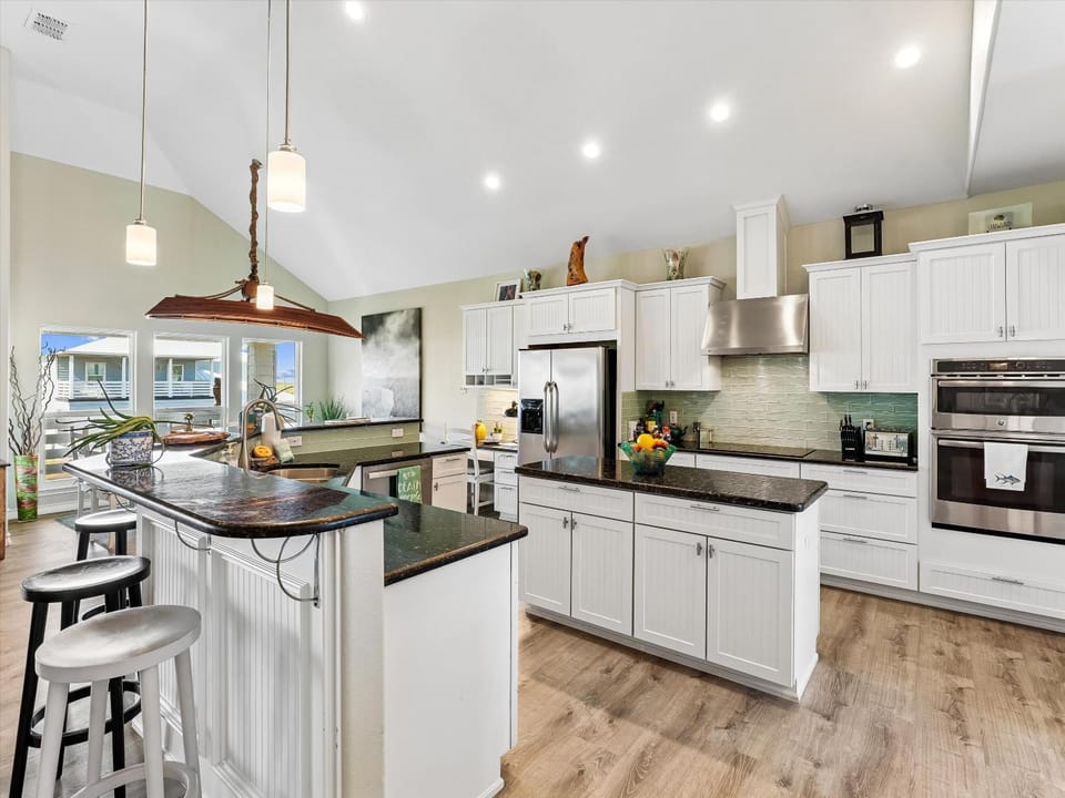 Kitchen or kitchenette, Seating area, furniture, microwave, oven, stove, kitchen