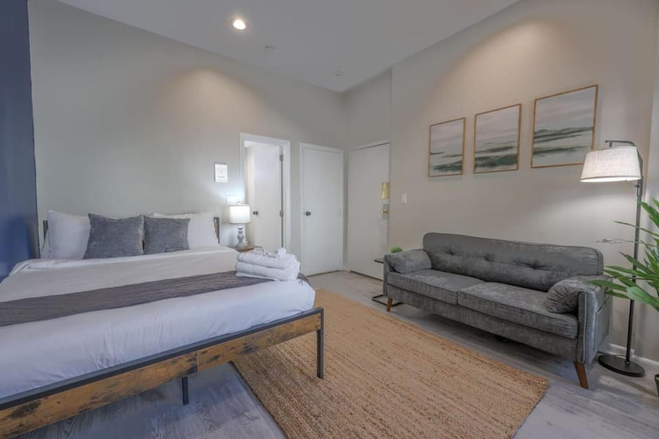 Bold Studio Steps from Back Bay Apartment in Back Bay