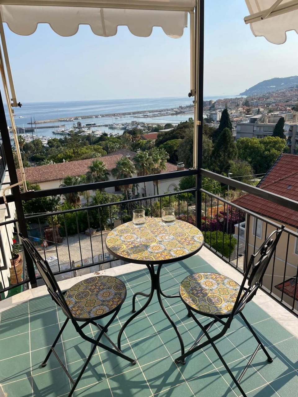 Sea-view apartment - 3 bedrooms - parking space Apartment in Sanremo