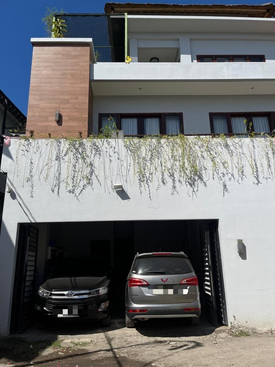 Bungalows 5BR with Pool and Garden View Villa in Sukawati