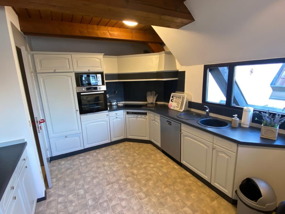 Kitchen or kitchenette, Living room