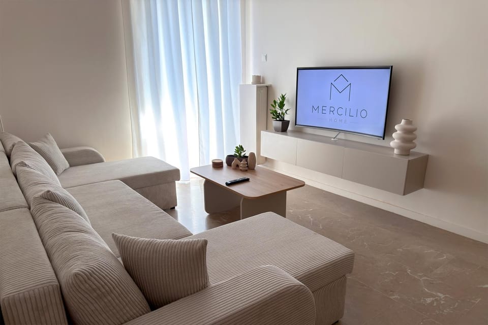 TV and multimedia, Living room, Seating area, Evening entertainment