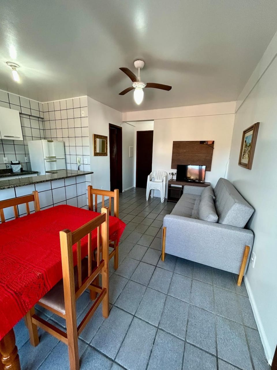 Kitchen or kitchenette, Living room, Seating area, Dining area