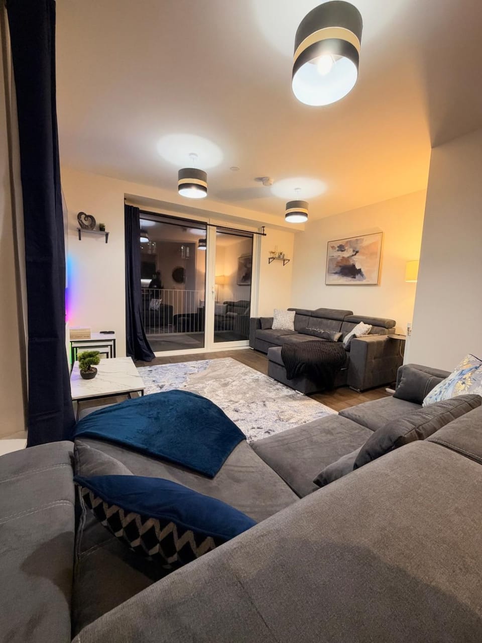Central Sleep 6 Balcony 10 Mins To Wembley Apartment in Harrow