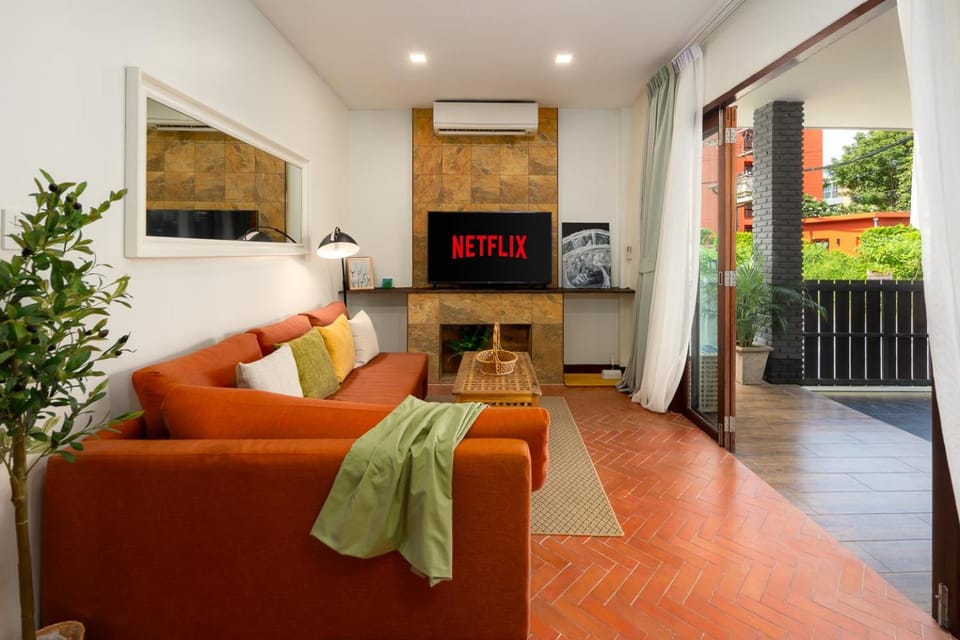 Patio, TV and multimedia, Living room, Seating area, air conditioner