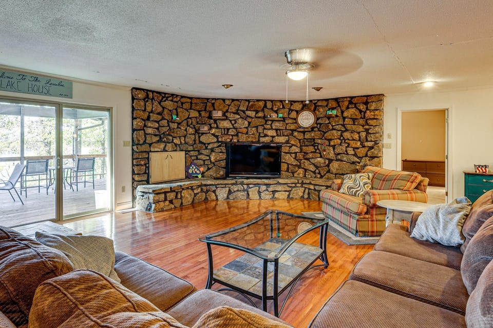 Direct Lake Access! Greers Ferry Home w/ Game Room House in Greers Ferry Lake