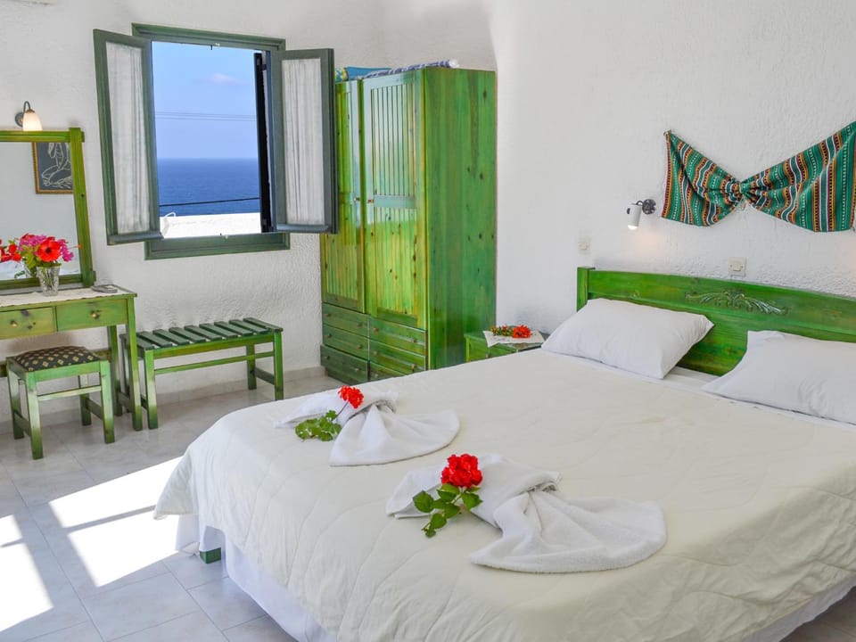 Photo of the whole room, Decorative detail, Bedroom, Sea view