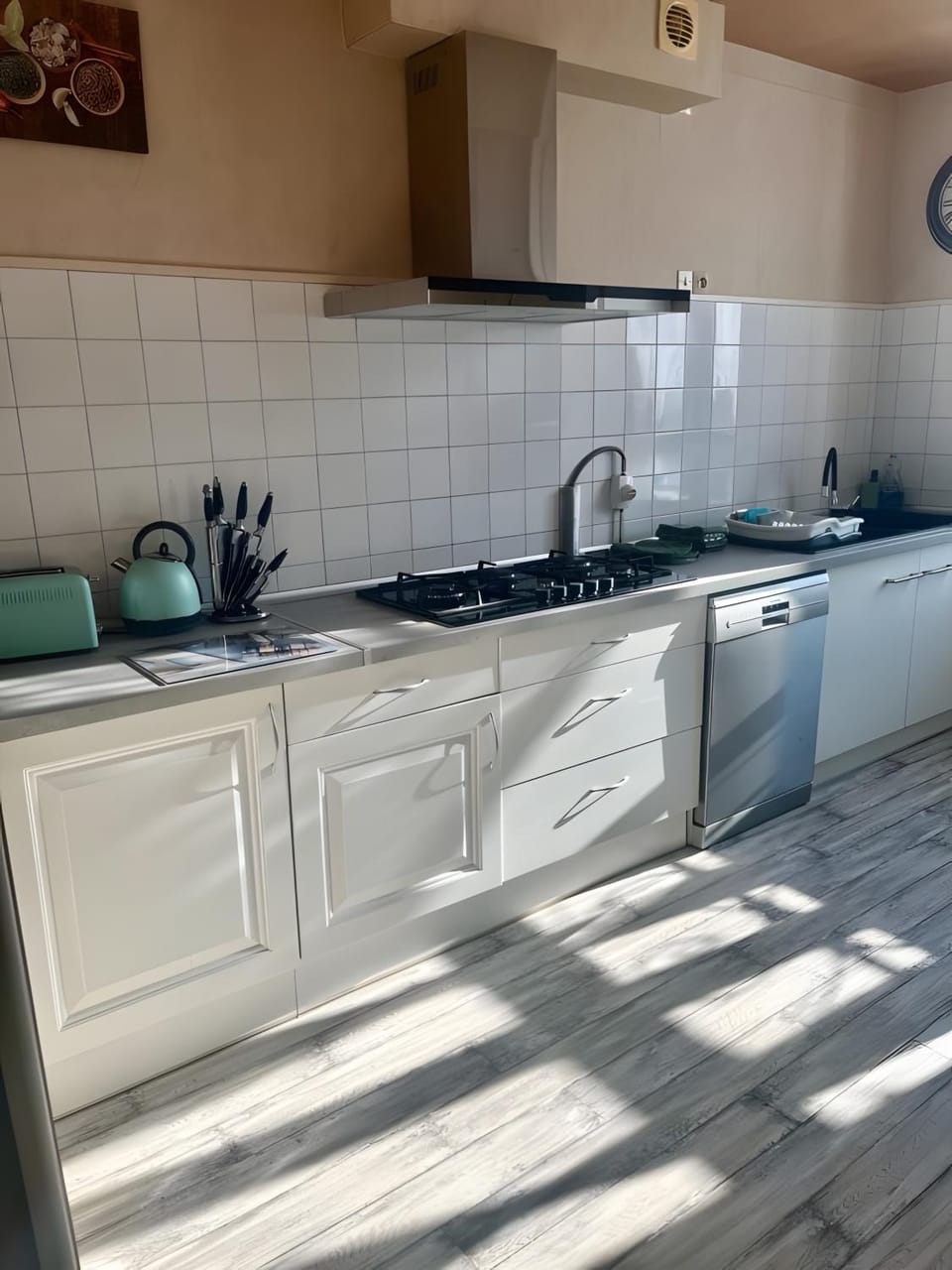 Kitchen or kitchenette, Living room