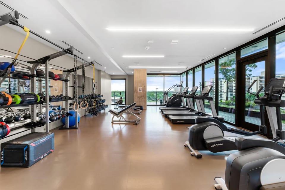 Rainey Street King Suite l Rooftop Pool l ACL x F1 House in Austin