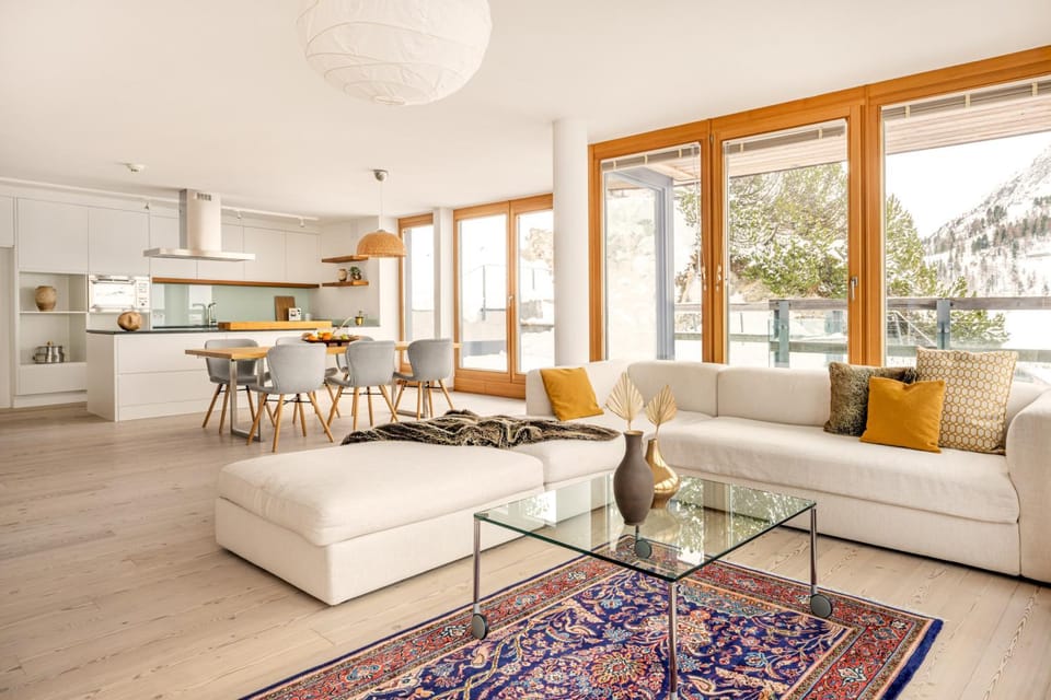 Kitchen or kitchenette, Living room, Seating area, Dining area