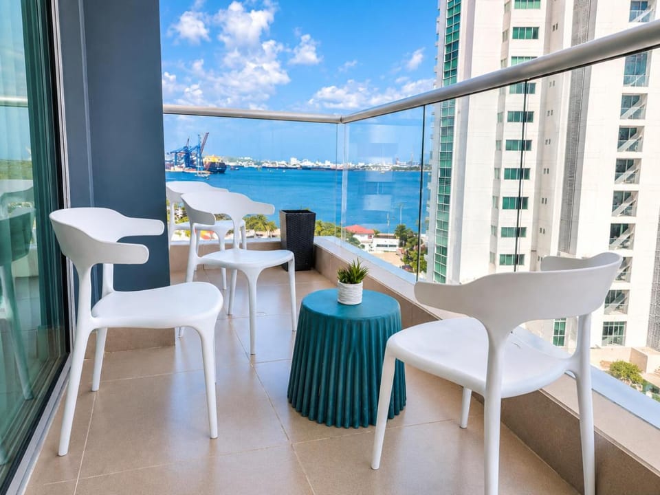 KOA Surf Suite Bocagrande Seafront & Pool 40FT Apartment in Cartagena