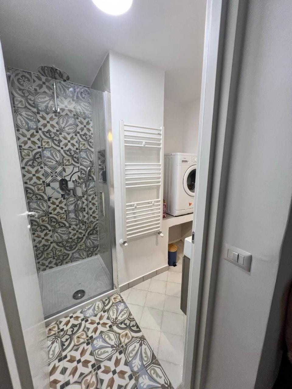 Shower, Bathroom, washing machine
