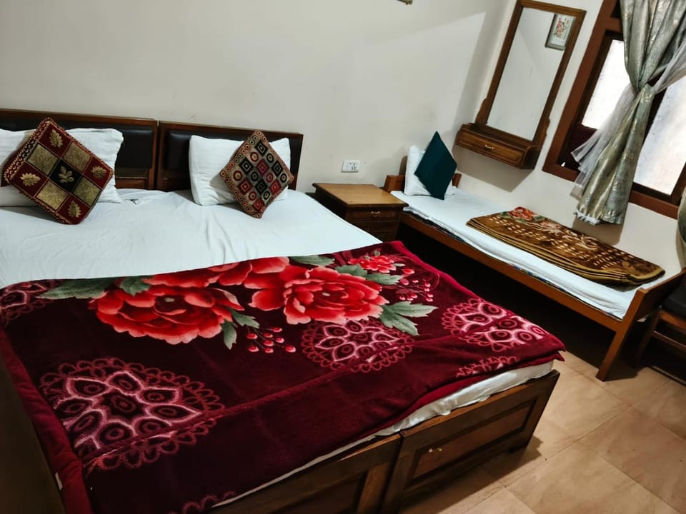 Photo of the whole room, Bedroom, towels