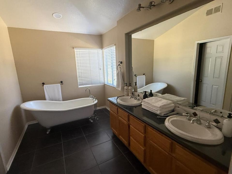 Private Master Suite in Spanish-Style Oceanside Vacation rental in Vista