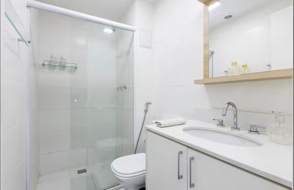 Studio novo 166a, Op Art, Vila Clementino, completo, com TV a cabo, ar condicionado, academia, piscina, perto do aeroporto de Congonhas, Hospitais, Faculdades e Consulado EUA Apartment in Sao Paulo City