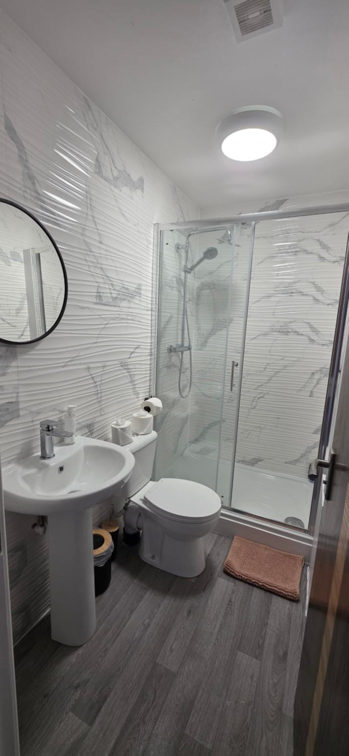 Burton House - 1BR - Sleeps 2 - Flat 7 Apartment in Barry