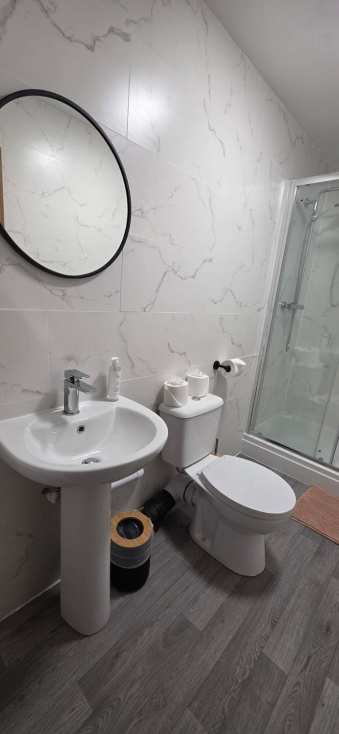 Burton House - 1BR - Sleeps 2 - Flat 8 Apartment in Barry