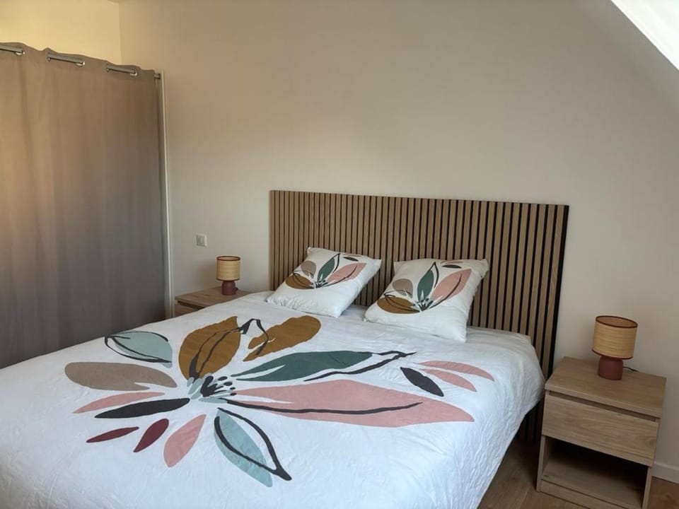 Bed, Photo of the whole room, Bedroom, wardrobe