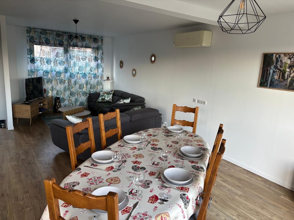 Living room, Dining area