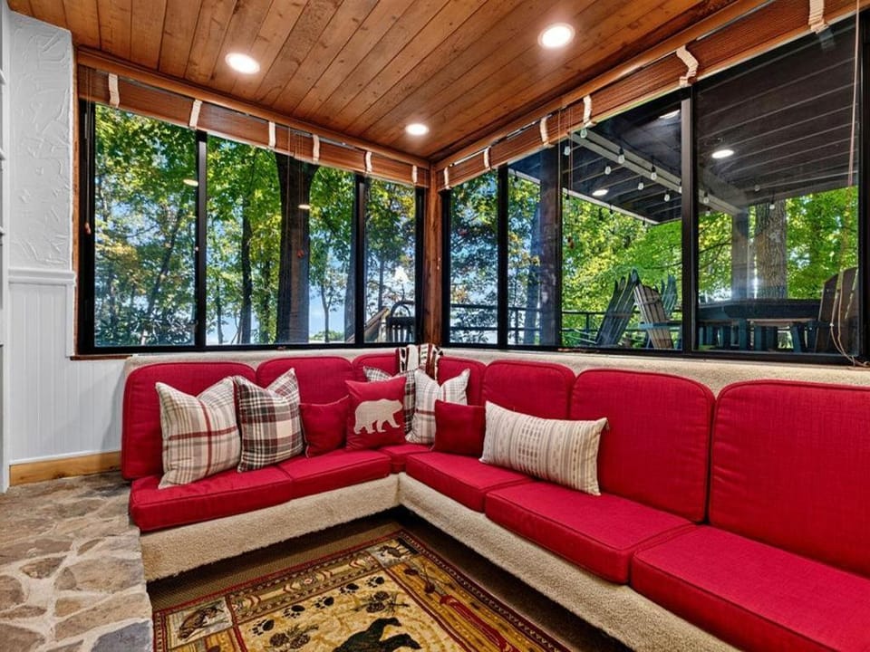 Dobie 25 with Wintergreen Advantage House in Massies Mill