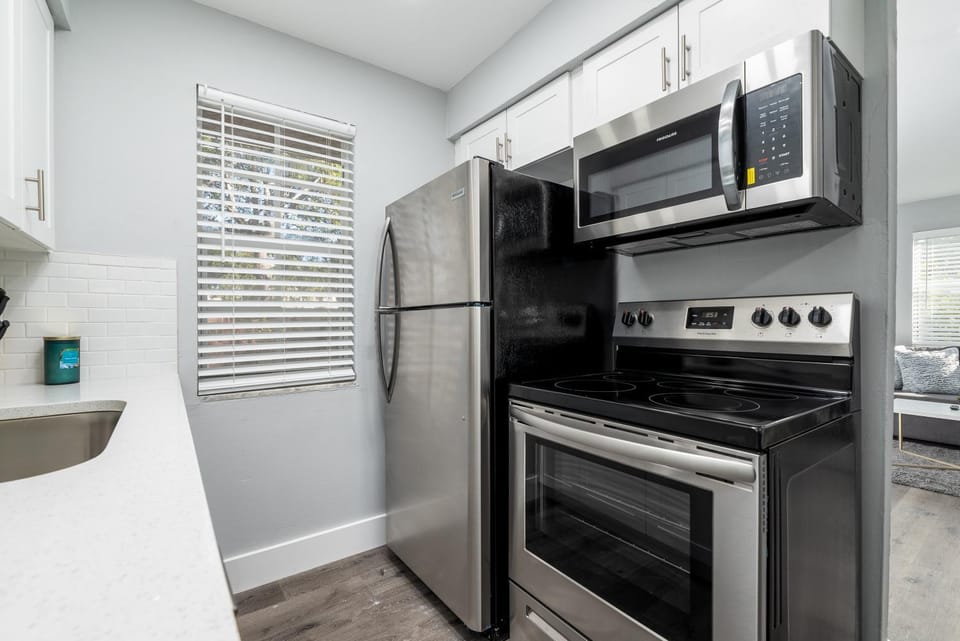 Kitchen or kitchenette, microwave, oven, stove
