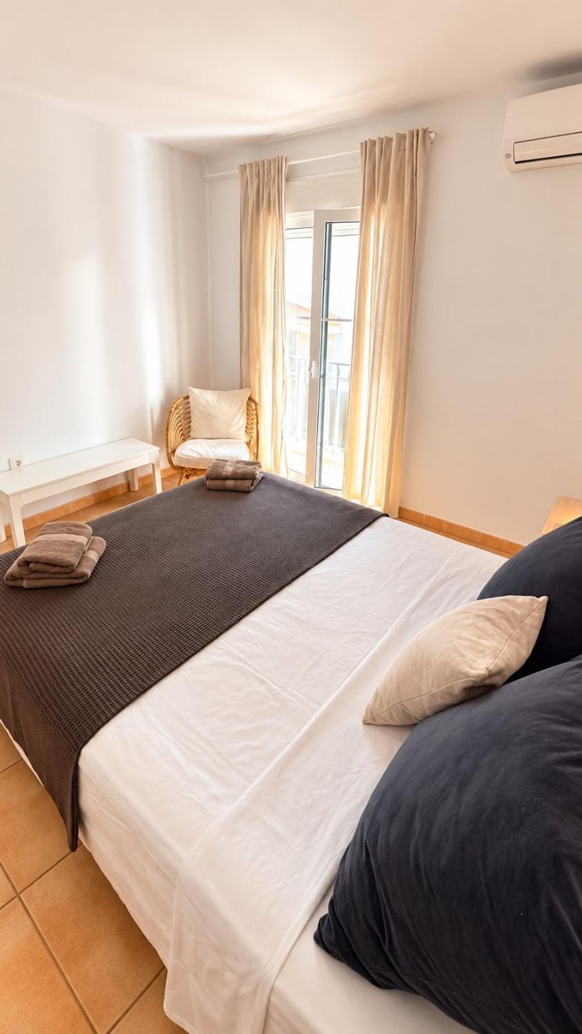 Bed, Bedroom, air conditioner