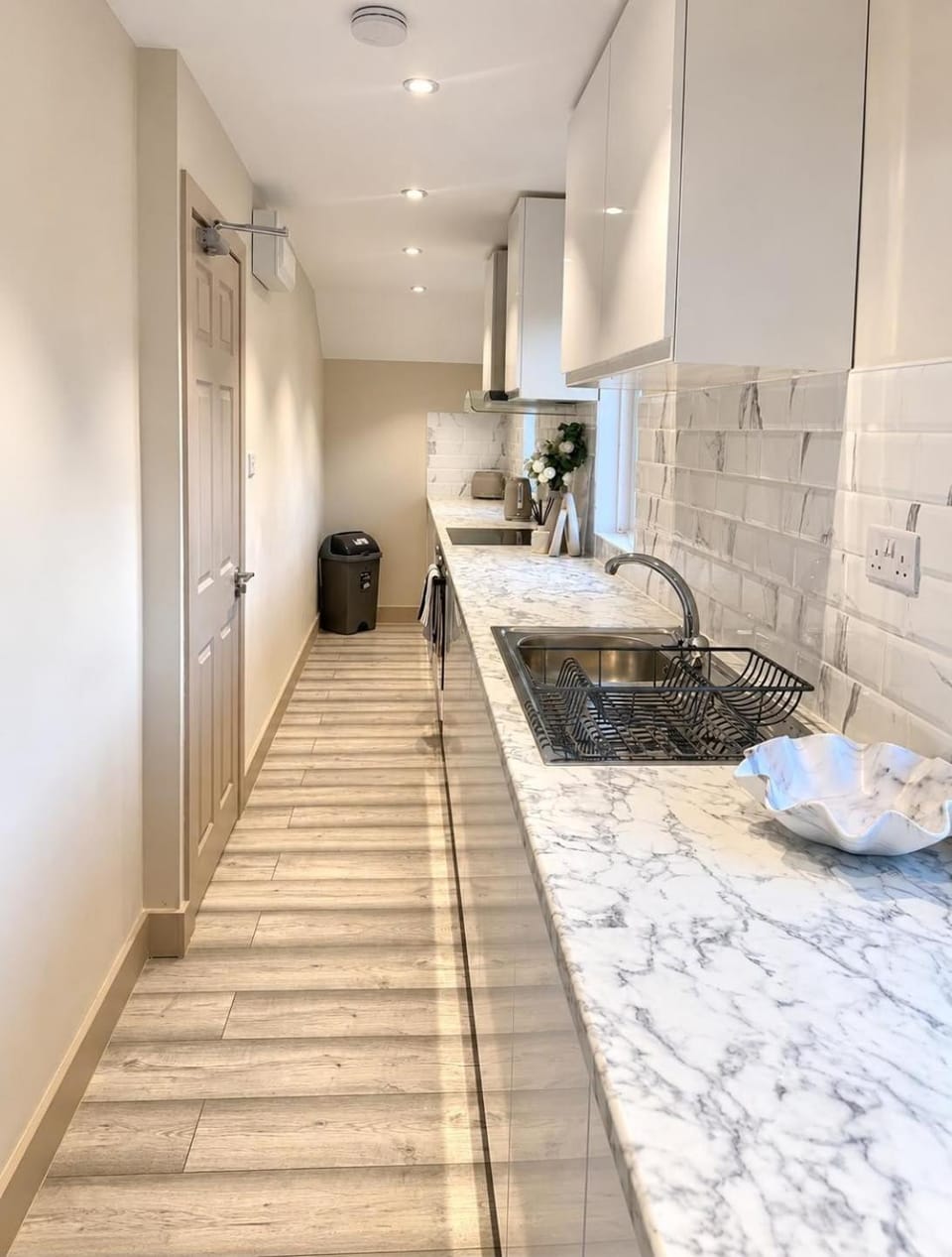Burton House-4 Bed-Sleeps8-Private Parking For Multiple Cars-Free WIFI House in Wool