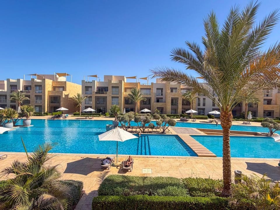 Water Views, Beach Pool Access! Mangroovy 2BR Apartment in Hurghada